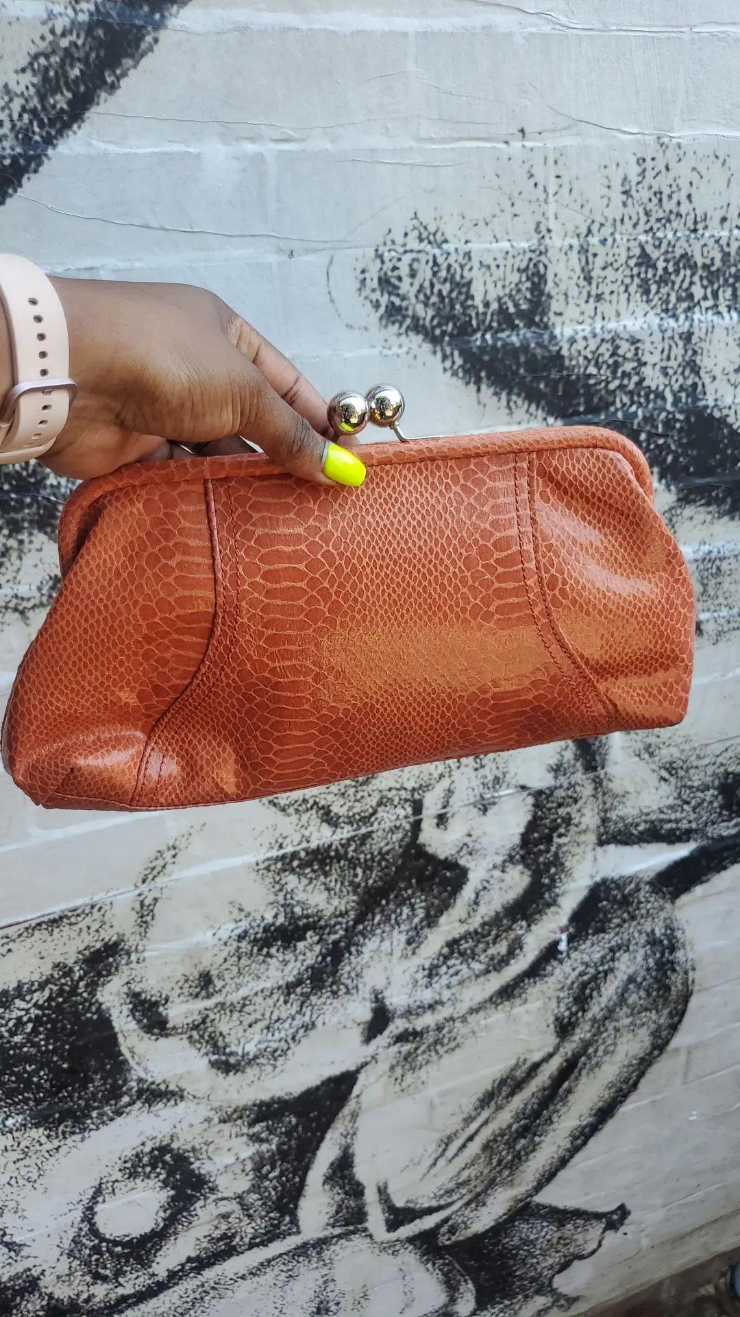 Coral Clutch